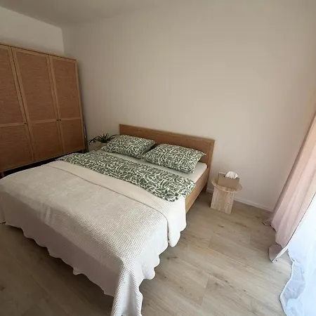 Moderne Zariadeny S Terasou Apartmán *