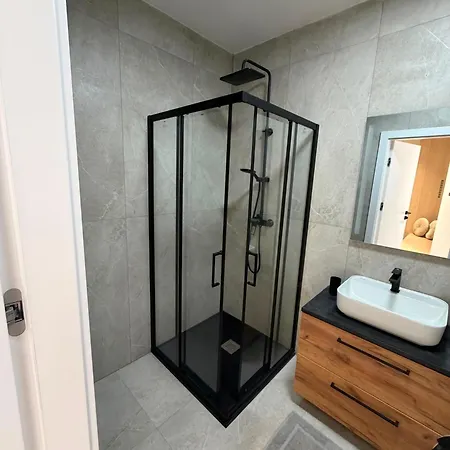 Moderne Zariadeny S Terasou 아파트 바르데요프