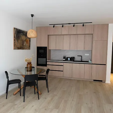 Moderne Zariadeny S Terasou 아파트